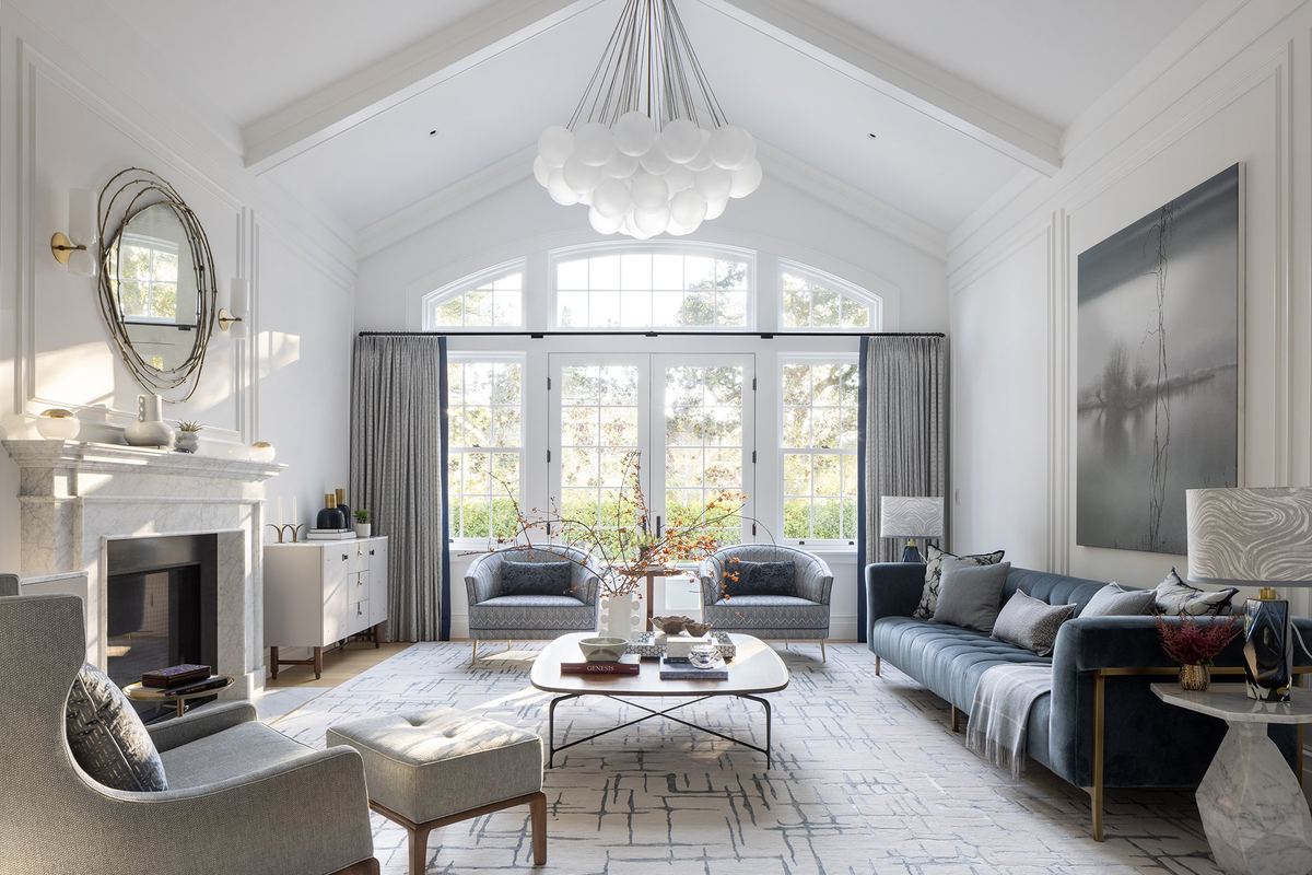 A Menlo Park colonial living room by Kelly Hohla Interiors